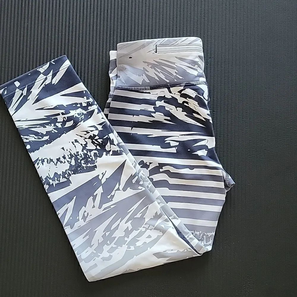 Nike Dri Fit Capri's - Picture 2 of 6